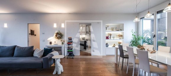 8 rooms Penthouse in Reggio Emilia, Italy No. 36747 3