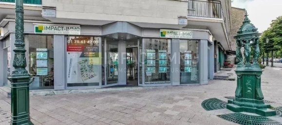 Parkplatz in Suresnes, France, Nr. 115760 3