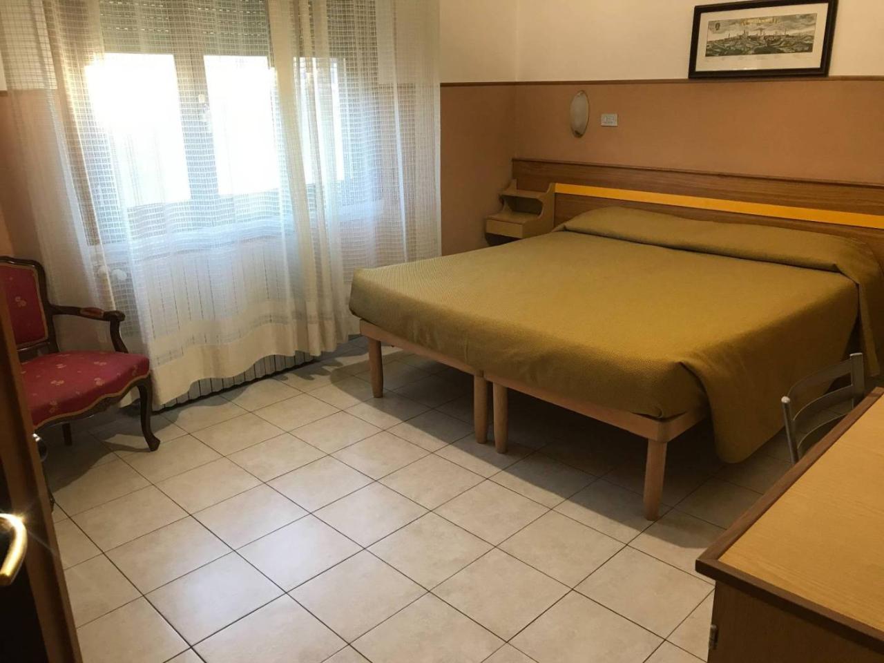 5 rooms House in Florence, Italy No. 40332