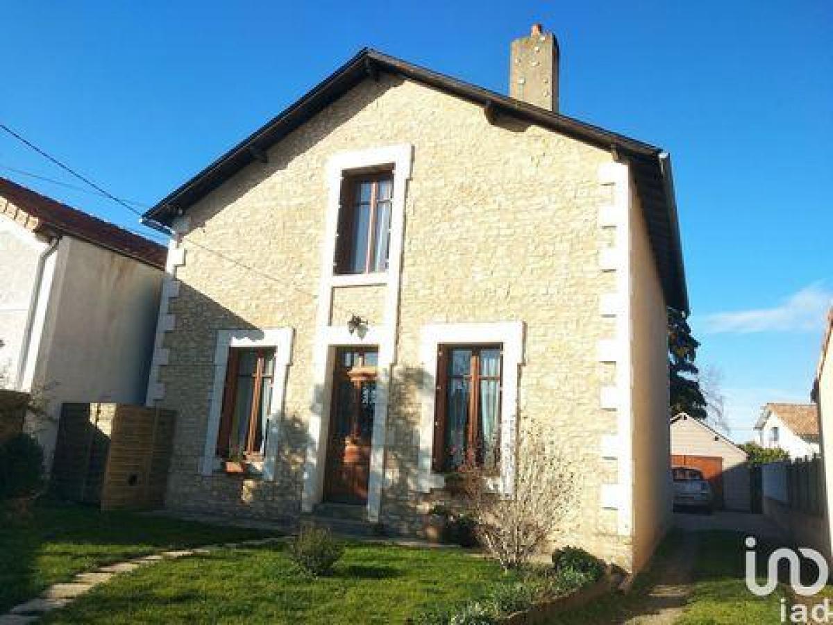 Дом с 3 спальнями в Пуатье, Франция № 29321