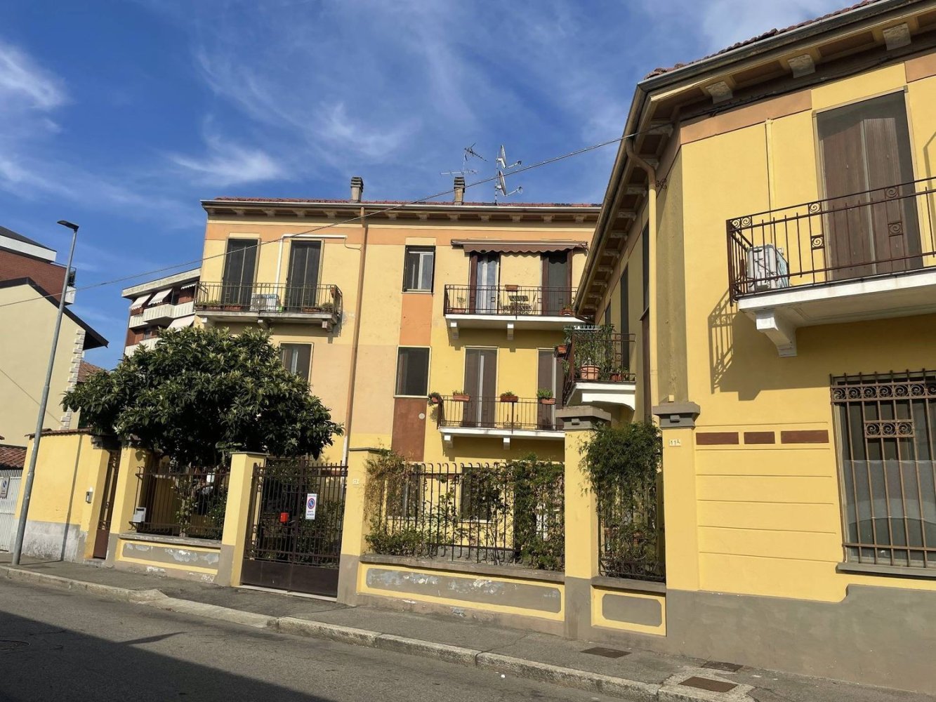 3 bedrooms Apartment in Novara, Italy No. 388500