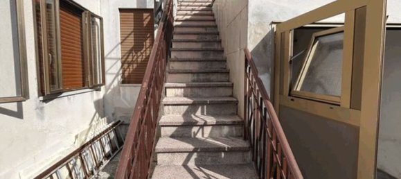 4-salle Appartement à Vittorio Veneto, Italy No. 280025 3