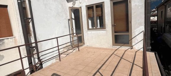 4-salle Appartement à Vittorio Veneto, Italy No. 280025 4