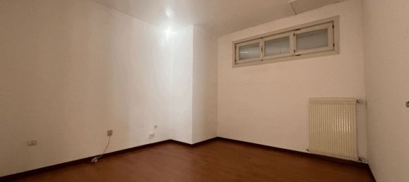 4-salle Appartement à Vittorio Veneto, Italy No. 280025 16