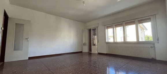 4-salle Appartement à Vittorio Veneto, Italy No. 280025 7