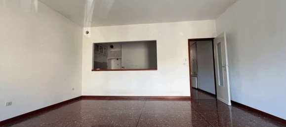 4-salle Appartement à Vittorio Veneto, Italy No. 280025 11
