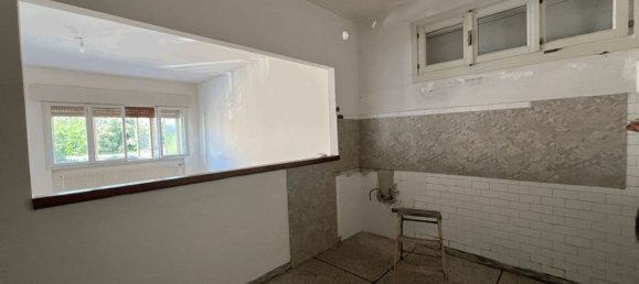 4-salle Appartement à Vittorio Veneto, Italy No. 280025 12