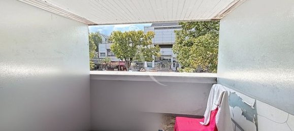 Studio in Saint-Cloud, France No. 282931 3