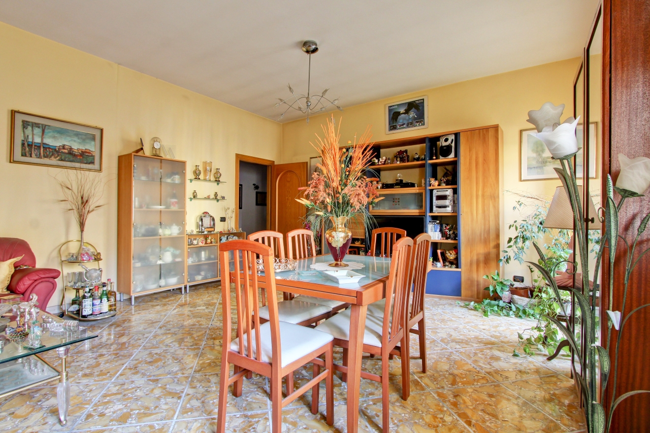 4 rooms Apartment in Rome, Italy No. 5675