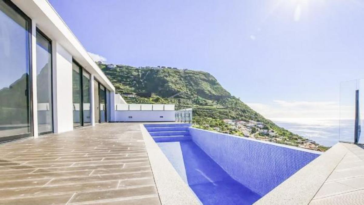 3 bedrooms Villa in Calheta, Portugal No. 1290