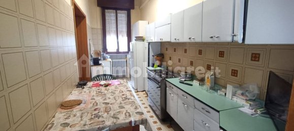 Apartamento de 4 dormitorios en Parma, Italy No. 157806 5