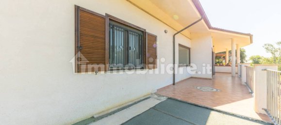 4 bedrooms Villa in Montalto di Castro, Italy No. 296339 3