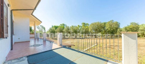 4 bedrooms Villa in Montalto di Castro, Italy No. 296339 4