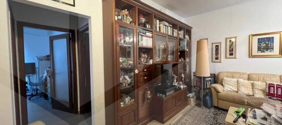 3 rooms Apartment in Bari, Italy No. 18770 4