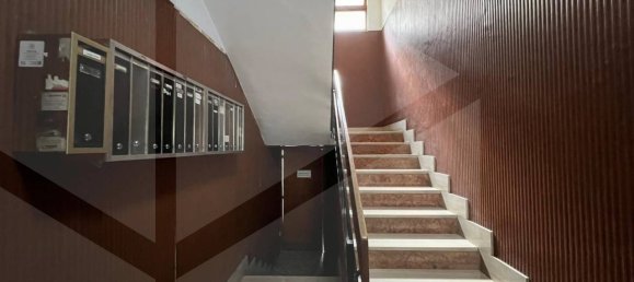 3 rooms Apartment in Bari, Italy No. 18770 3