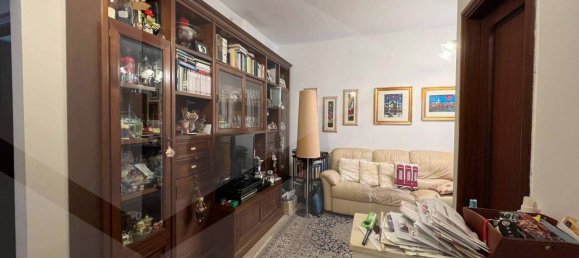 3 rooms Apartment in Bari, Italy No. 18770 5
