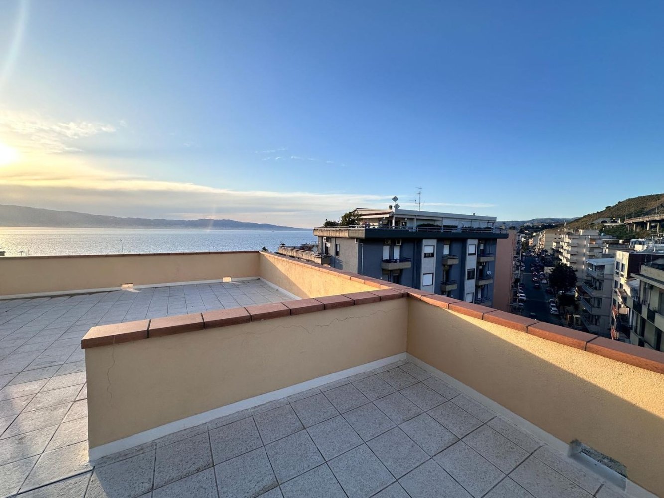 4-salle Appartement à Reggio Calabria, Italy No. 107852