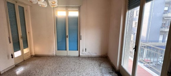 4-salle Appartement à Reggio Calabria, Italy No. 107852 2