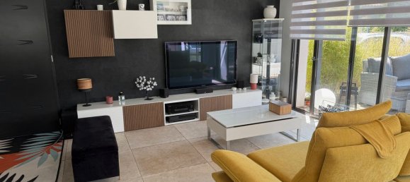 3 bedrooms House in Leognan, France No. 319529 2