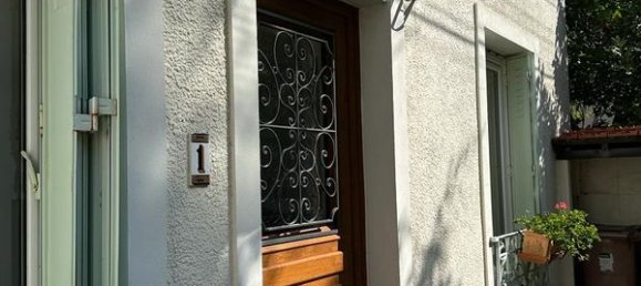 5 bedrooms House in Colombes, France No. 185925 3