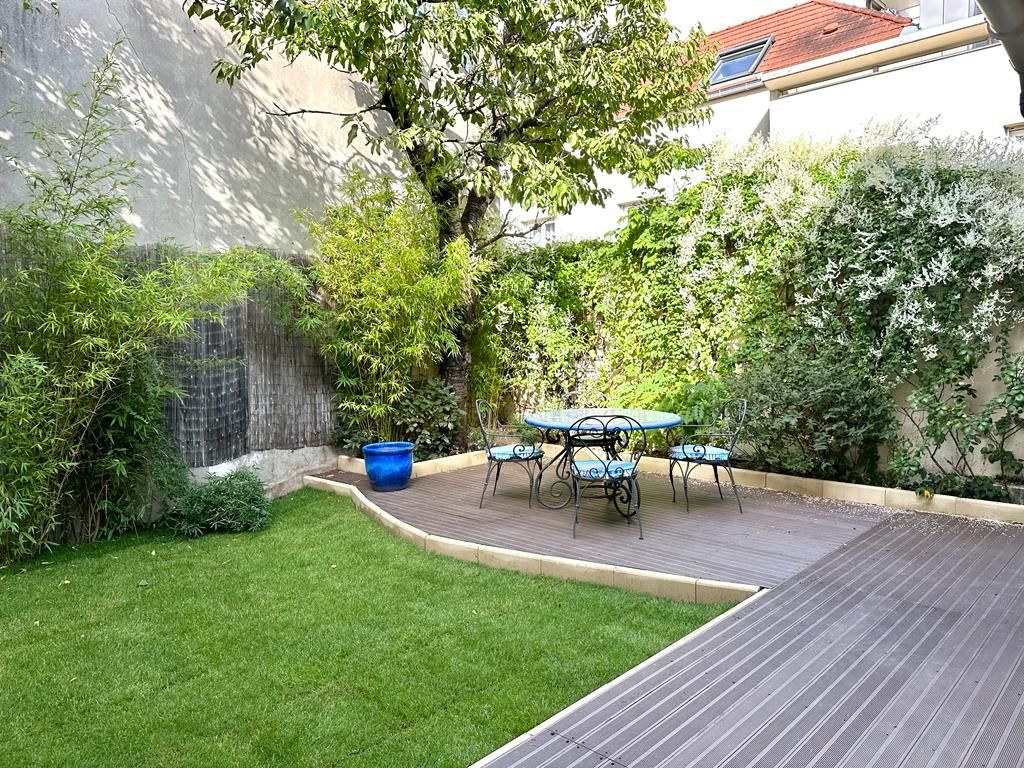 5 bedrooms House in Colombes, France No. 185925