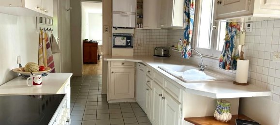 5 bedrooms House in Colombes, France No. 185925 9