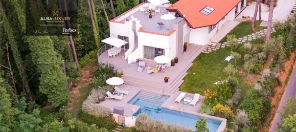 4 bedrooms Villa in Camaiore, Italy No. 519 2