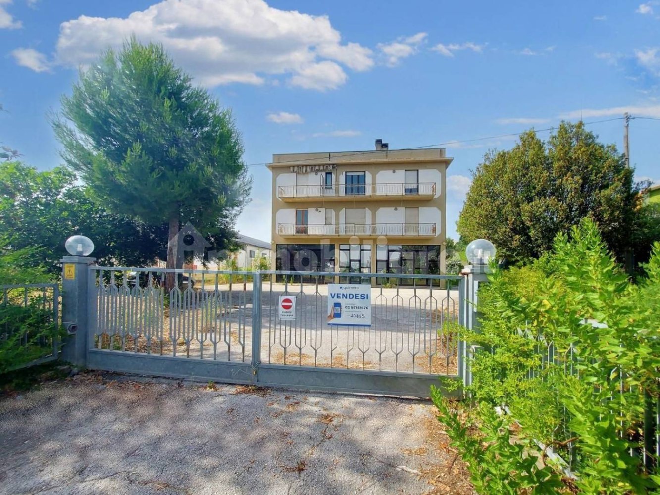 Entrepôt à Maiolati Spontini, Italy 2079m² No. 317782