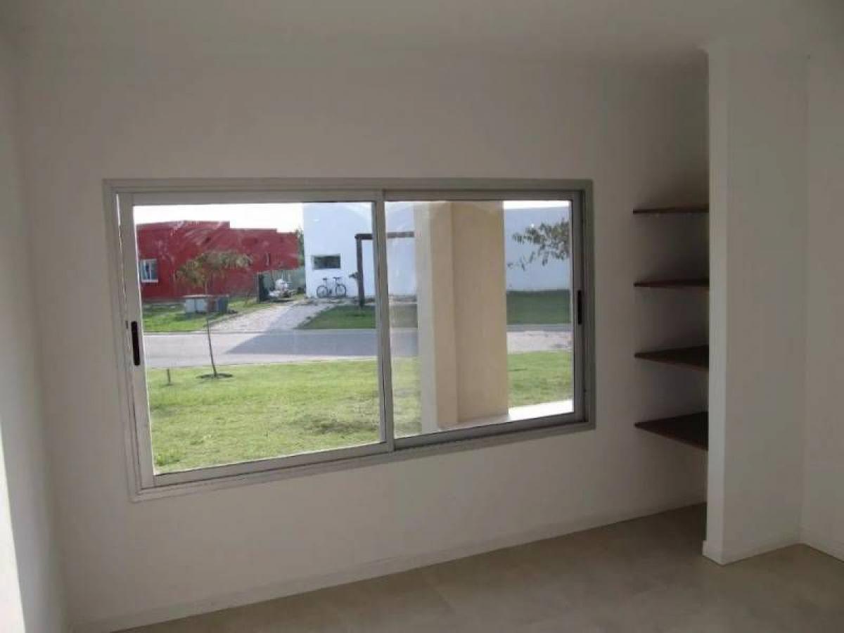 2 bedrooms House in Tigre, Argentina No. 103701