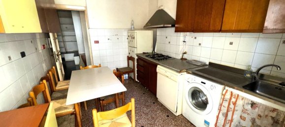 Квартира с 2 комнатами в Генуя, Италия № 39218 2