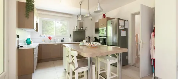 5 bedrooms House in Saint-Pierre-du-Mont, France No. 351001 3