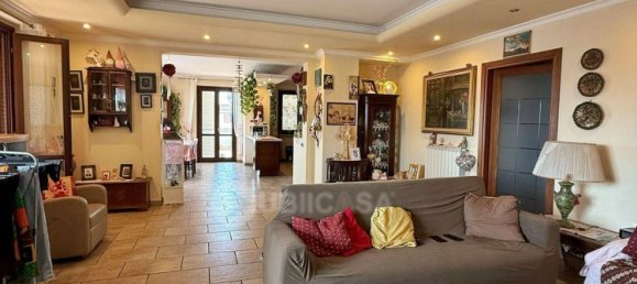 Casa de 4 habitaciónes en Lariano, Italy No. 16904 15