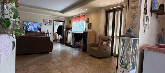 Casa de 4 habitaciónes en Lariano, Italy No. 16904 16