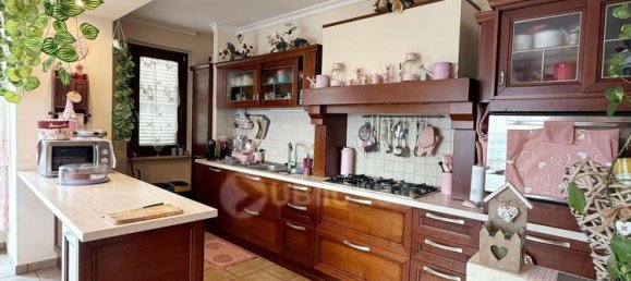 Casa de 4 habitaciónes en Lariano, Italy No. 16904 5