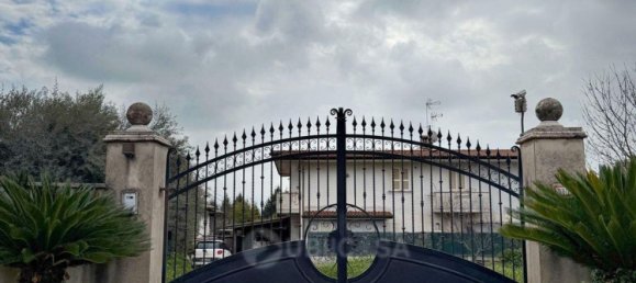 Casa de 4 habitaciónes en Lariano, Italy No. 16904 2