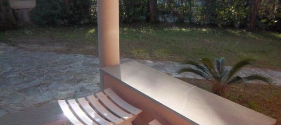 6 rooms House in Forte dei Marmi, Italy No. 122264 3