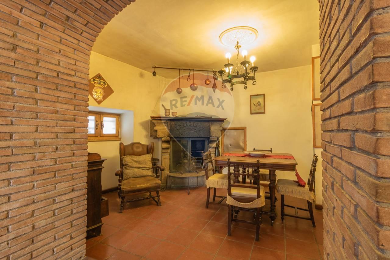 Дом с 3 комнатами в Фарнезе, Италия № 120640