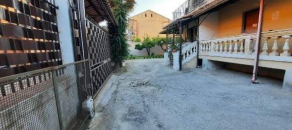 3 rooms Apartment in Aversa, Italy No. 107349 2
