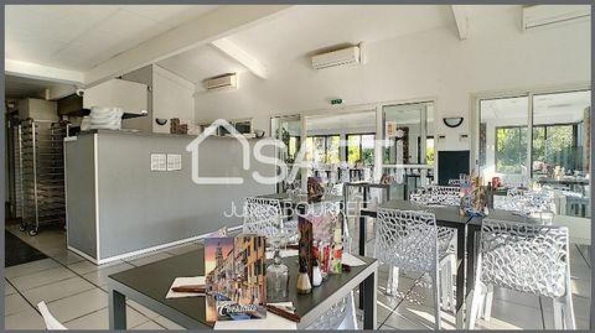 470m² Office in Bordeaux, France No. 18071