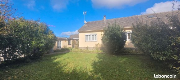 2 bedrooms House in Chambly, France No. 219880 3