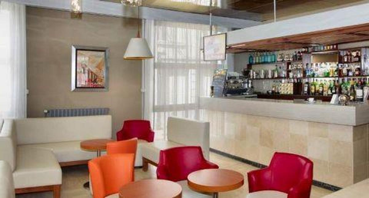 99 bedrooms Office in Lourdes, France No. 20889