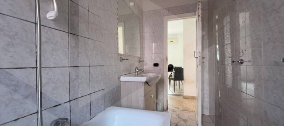 2 bedrooms Apartment in Naples, Italy No. 22089 10