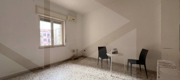2 bedrooms Apartment in Naples, Italy No. 22089 2