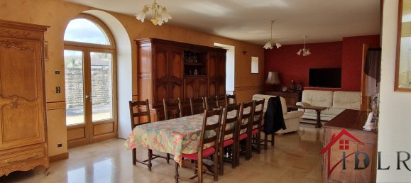 323m² Commercial property in Langres, France No. 262243 17