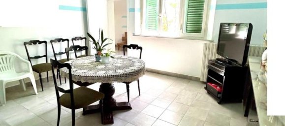 5 rooms House in Ponsacco, Italy No. 170165 2