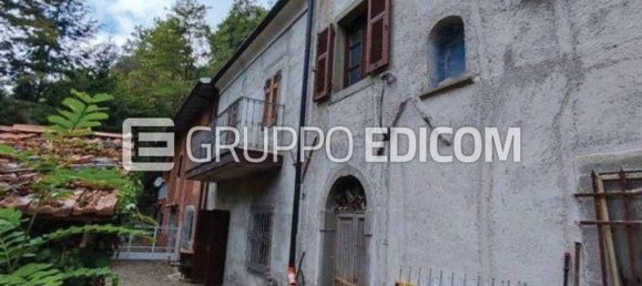 5 rooms Apartment in Fivizzano, Italy No. 49136 2