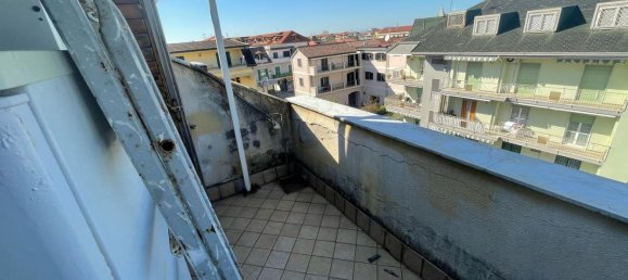 3غرفة شقة في Giugliano in Campania, Italy رقم 72061 9