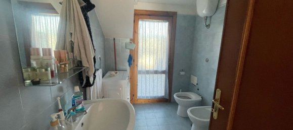 3غرفة شقة في Giugliano in Campania, Italy رقم 72061 14