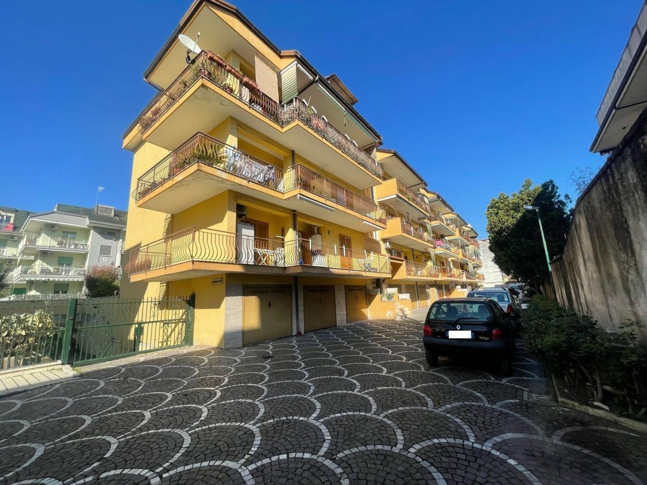 3غرفة شقة في Giugliano in Campania, Italy رقم 72061