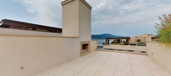 3 bedrooms Penthouse in Tivat, Montenegro No. 214 16